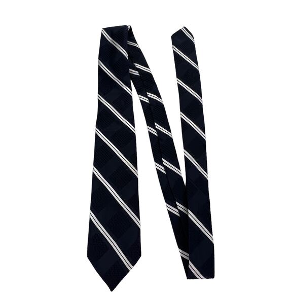 Arrow Textured Diagonal Stripe Men's Tie Navy & White 53" - Picture 3 of 12